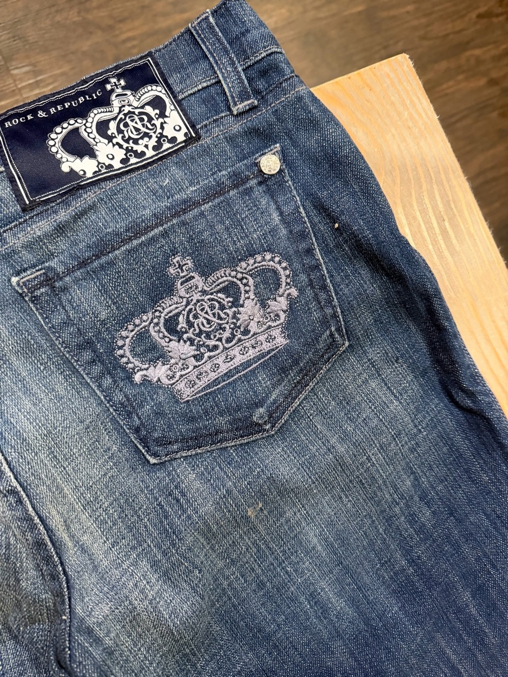 Rock & Republic Women's Blue Flare Jeans - Mid Wash - Picture 3 of 7